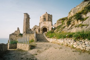 Amantea, Calabria - İtalya: San Francesco Kilisesi Harabeleri d'Assisi
