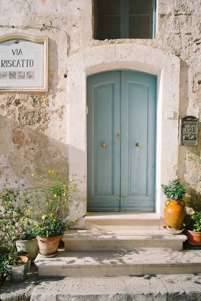 Matera Aprile 2018 Facciata Una Casa Medievale Con Vasi Fiori — Foto Stock