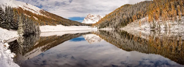 Panorama Inverno Lago Calaita Fundo Dolomites Pale San Martino — Fotografia de Stock