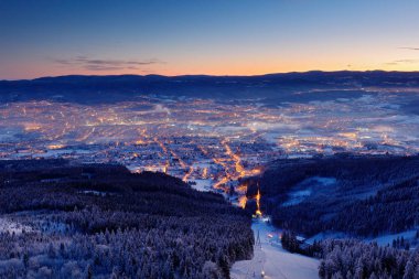 Kasaba Liberec dağ güneş doğmadan önce gelen