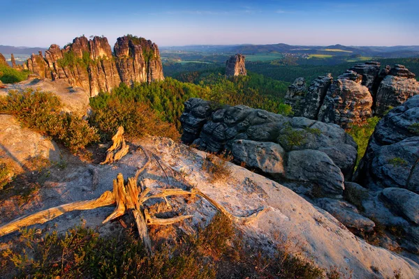 Abendlicher Blick über die Sandsteinklippe — Stockfoto