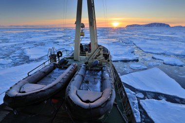 Kış kutuplarda tekne