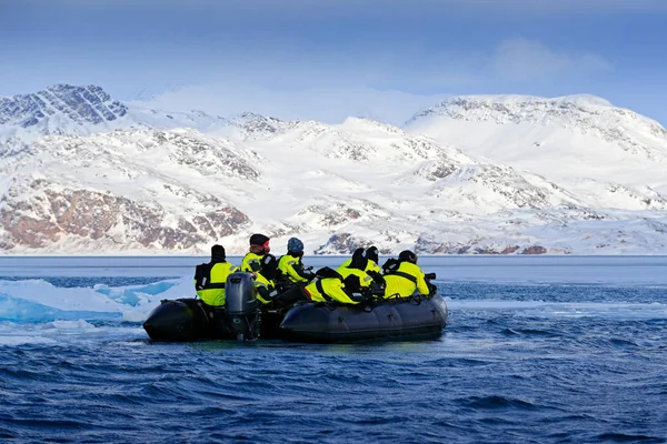 Gli amanti della natura nelle Svalbard artiche — Foto Stock