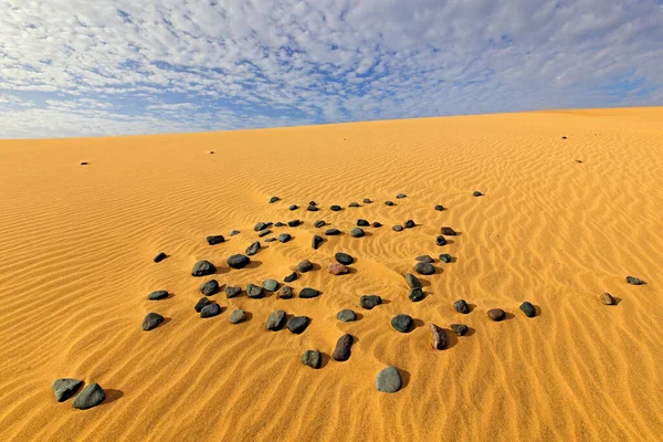 Paysage Sec Été Afrique Des Cailloux Noirs Des Vagues Sable — Photo