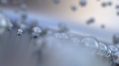 Krom topları yüzeyi boyunca hareket