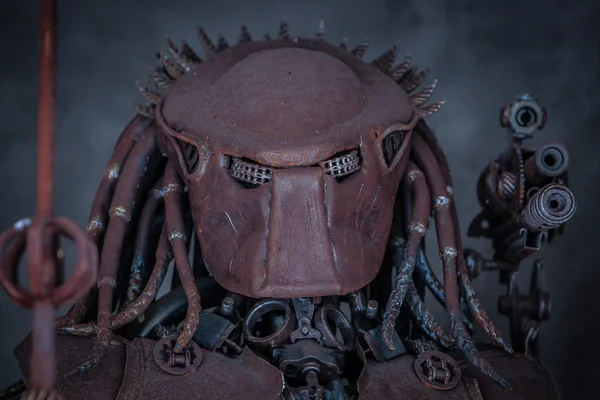 Predator - modern demir heykel