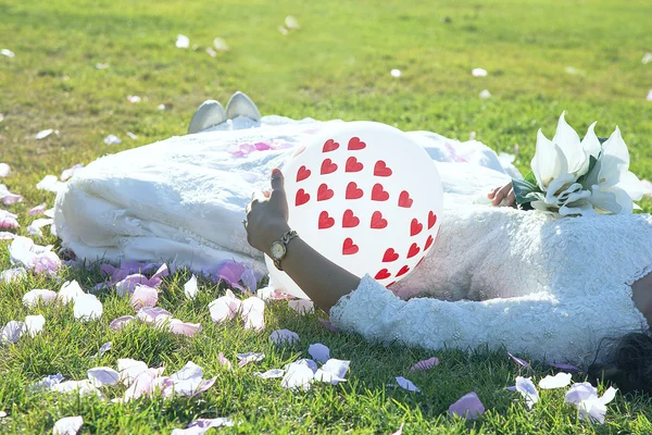 Bride Lying Grass Heart Balloon Rose Petal — Stock Photo, Image