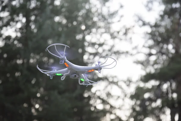 Drohne Fliegt Den Himmel — Stockfoto