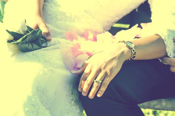 Casamento Casal Com Buquê Flores — Fotografia de Stock