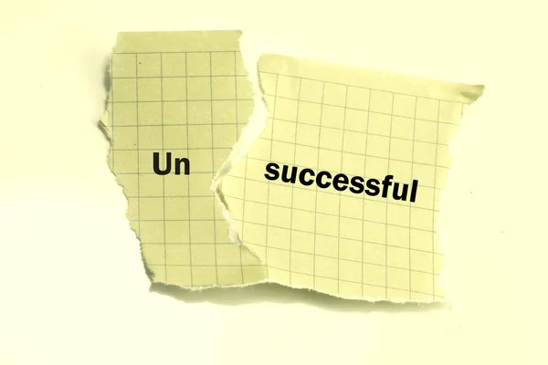 Başarısız Kelimesi Yırtık Kağıt Sarı Arkaplanda Başarıya Dönüştü — Stok fotoğraf