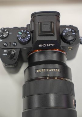 Ankara, Türkiye 07 Şubat 2020: Yeni Sony A9 aynasız kamera 
