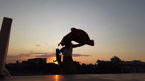 Танцівниця Живота Коричневій Сукні Костюм Танцює Східний Східний Танець Красивий — стокове відео