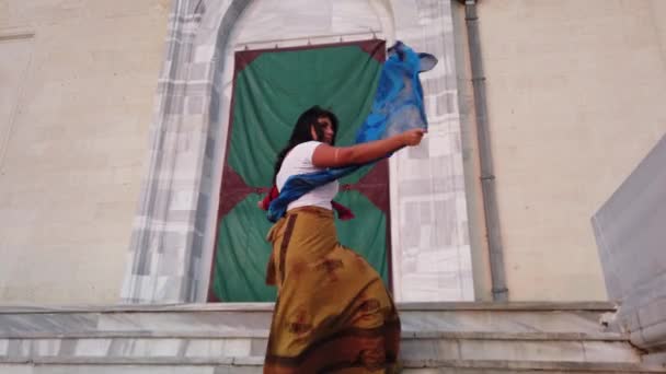 Танцівниця Живота Коричневій Сукні Костюм Танцює Східний Східний Танець Красивий — стокове відео