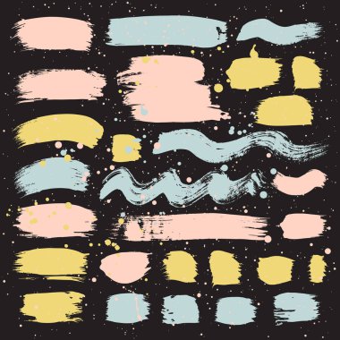 Fırça darbeleri ve su sıçramalarına kümesi. Elle çizilmiş şekil. Tasarım öğeleri.