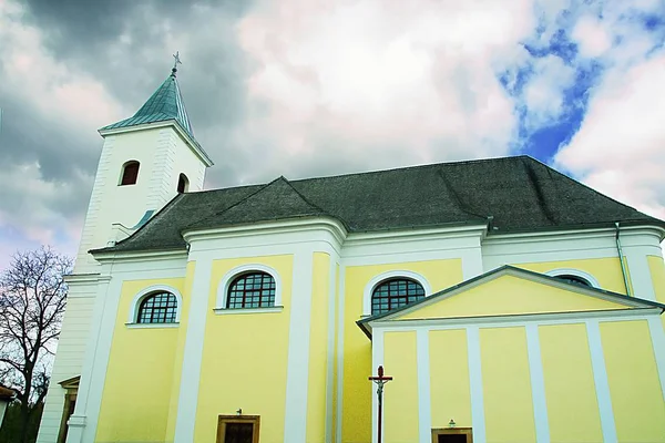 Kyrkan Saint Lawrence (Kostel sv. Vävnad). — Stockfoto