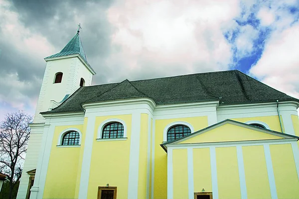 Kyrkan Saint Lawrence (Kostel sv. Vävnad). — Stockfoto