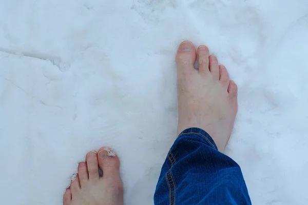雪地上赤脚的台阶 — 图库照片