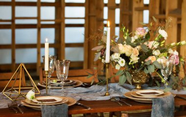 Tablo tarafından düğün Ziyafet ahşap bir ahırda koydu. 