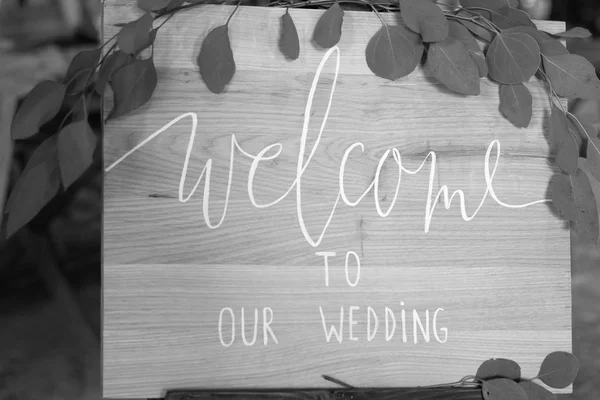 Plate Welcome to our Wedding.  Black and white. — Stock Photo, Image