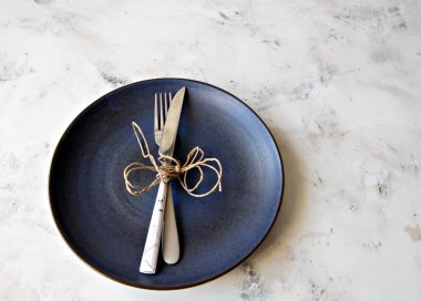 Çatal bıçaklı seramik tabak pastel renkler çatal bıçaklı çanak C