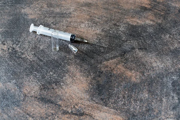 Koncepcja Nadużywania Narkotyków Zbliżeniem Strzykawce Heroiną Lub Innych Narkotykach — Zdjęcie stockowe