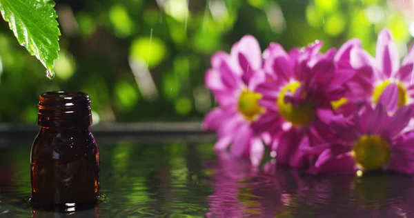 Bella acqua e candele spa — Foto Stock