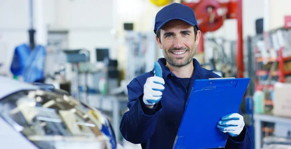 Specialist (auto control), an auto mechanic in a car service, checks the machine diagnostics. Concept: repair of machines, fault diagnosis, repair specialist, technical maintenance, on-board computer. — Stock Photo, Image