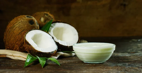 Fresh nutritious coconut — Stock Photo, Image