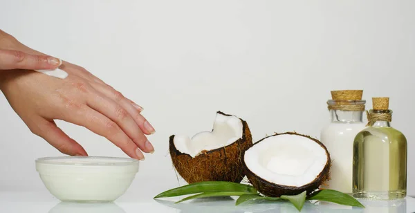 Fresh nutritious coconut — Stock Photo, Image