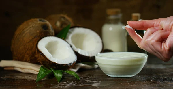 Fresh nutritious coconut — Stock Photo, Image