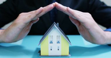 sigorta ve yatırım bankacılığı. ilkeleri ve yatırımcılar için risk olmadan güvenli yatırımlar kavramı. Güvenlik iş ve Kiralık veya Satılık uygun fiyatlı konut için. Ucuz evler.