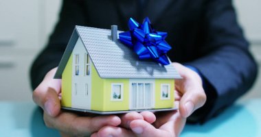 sigorta ve yatırım bankacılığı. ilkeleri ve yatırımcılar için risk olmadan güvenli yatırımlar kavramı. Güvenlik iş ve Kiralık veya Satılık uygun fiyatlı konut için. Ucuz evler.