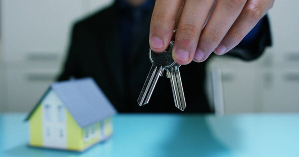 страхование и инвестиционный банкинг. концепция политики и безопасных инвестиций без рисков для инвесторов. Безопасность для бизнеса и доступное жилье в аренду или продажу. дешевые дома
.