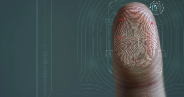 Biyometrik parmak izi tarayıcısının gelecekteki dijital işlemcisi. Dijital programların izlenmesi ve güvenlik taraması ve parmak izi biyometrisi kavramı. Siber gelecekçi uygulamalar. — Stok fotoğraf