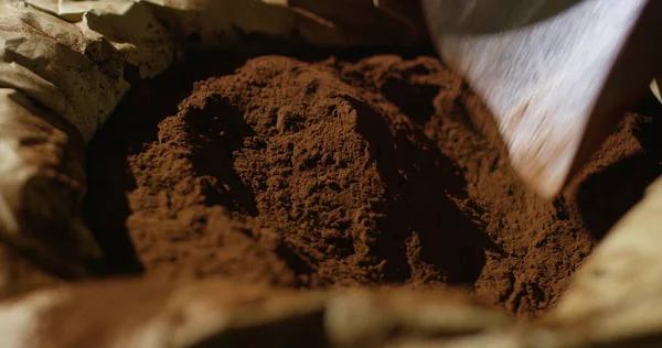 Super lambat gerak makro dari dosis bubuk kakao (close up ) — Stok Foto