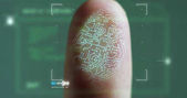 Futuristische digitale Verarbeitung biometrischer Fingerabdruckscanner. Konzept der Überwachung und Sicherheitsüberprüfung digitaler Programme und biometrischer Fingerabdrücke. Cyber-futuristische Anwendungen.
