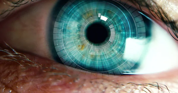 Технологія сканування очей людини Інтерфейс Анімація Блакитне людське око в крайньому макросі . злиття між людиною і машиною. футуристичний цифровий інтерфейс. концепція і футуристичне бачення доповненої реальності — стокове фото