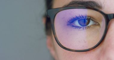 web'de gezinen, ofis çalışanı, sigorta komisyoncusu, işkolik office akşamları çalışırken, makro gözünde