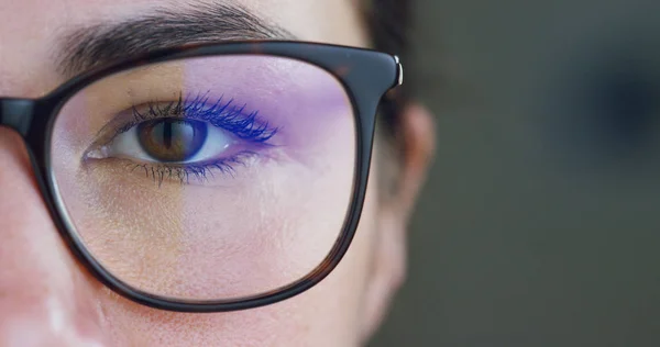 Macro eyes of web surfer, office worker, insurance broker, workaholic, while working in the office evenings — Stock Photo, Image