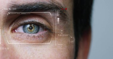 insan futuristik vizyonu, vizyon ve kontrol ve koruma kişi, kontrol ve güvenlik içinde kere görüntülendi. gözetim sistemi, üstün teknoloji