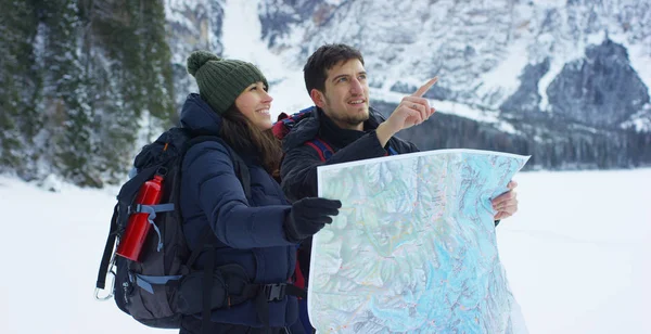 A girl rests and relaxes watching snowy mountains in front of them embraced with boyfriend, lovers embrace after the walk in the snow. Concept: the mountains, relaxation, hiking, love — Stock Photo, Image