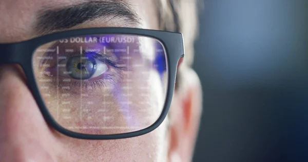 Close up of young businessman with blue eyes wearing the glasses looking at waveform lines expressing concepts of stock market, augmented reality, technology, stock exchange and finance — Stock Photo, Image