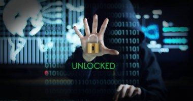 Hacker sistemi güvenlik şifresini bulmak için kodları ve numaraları kullanarak girmek için çalışır. Hacker oturum açma bilgilerini çalmak için yazılım girer. Konsept: üstün teknoloji, Artırılmış gerçeklik
