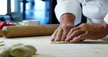 Yavaş çekimde kompozisyonun un üzerinde bir metin koymak için alanı olan İtalyan geleneksel gıda maddeleri ile (yakın)