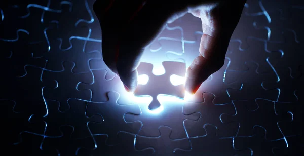 A creative completes the black or white light puzzle putting the last missing piece. Concept: cooperation, teamwork, creativity, and access solution. — Stock Photo, Image