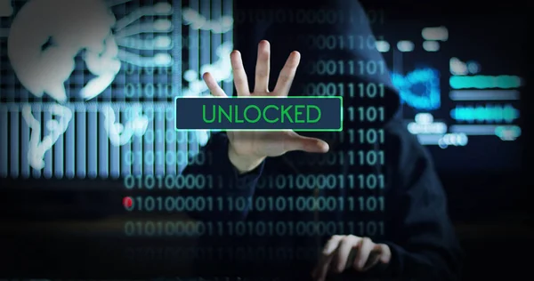 Hacker tenta entrar no sistema usando códigos e números para descobrir a senha de segurança.O hacker entra no software para roubar informações de login.Conceito: tecnologia imersiva, realidade aumentada — Fotografia de Stock