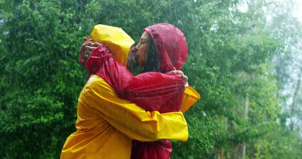 A couple, man and woman in love dancing, kissing and playing happy smiling under the rain in the nature. freedom and love. Concept of love, nature, happiness, freedom. — Stock Photo, Image