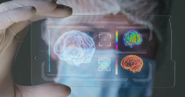 cerrah teknolojik dijital holografik plaka inceliyor 