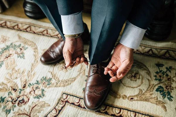 Zapatos hombres marrones — Foto de Stock
