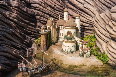 Disneyland minyatür korsan kale